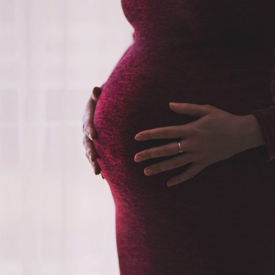Quelle est l’utilité de la carte à gratter dans l’annonce d’une grossesse ?