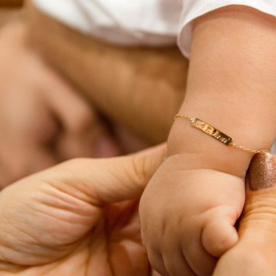 Élégance et délicatesse : les bijoux en or parfaits pour un bébé !