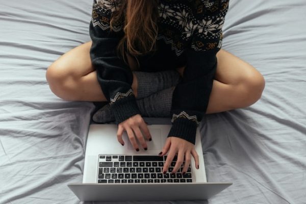 Pourquoi privilégier un sexshop en ligne plutôt qu’un magasin physique ?