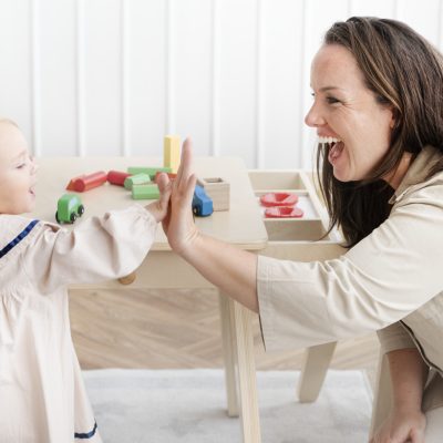 La solution idéale pour les familles actives : garde d’enfant à domicile