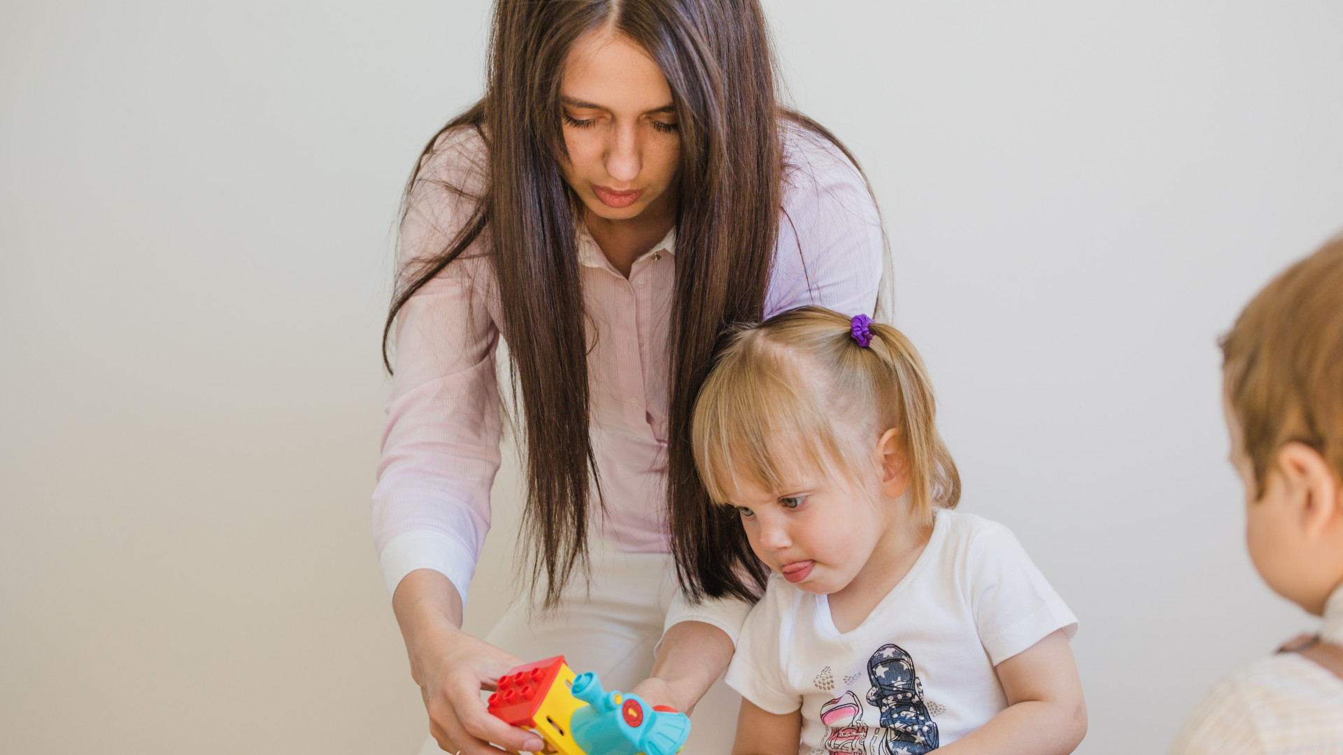 Nounou à domicile : les atouts pour la vie de famille