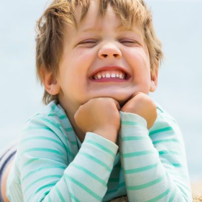 Comment bien protéger la peau de son enfant du soleil ?