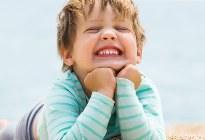 Comment bien protéger la peau de son enfant du soleil ?